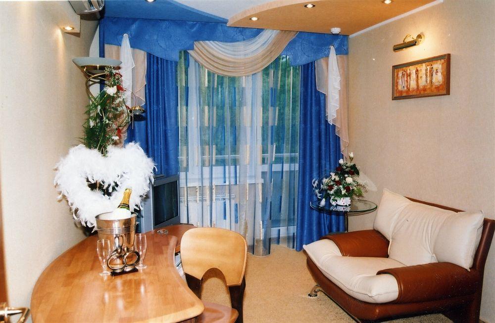 Druzhba Hotel And Restaurant Charków Pokój zdjęcie
